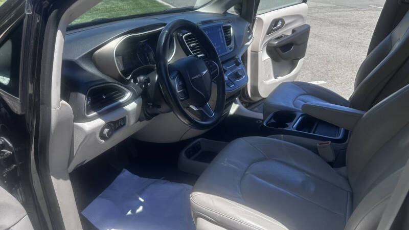 2017 Chrysler Pacifica Touring-L