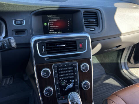 2015 Volvo V60 Cross Country T5 Platinum