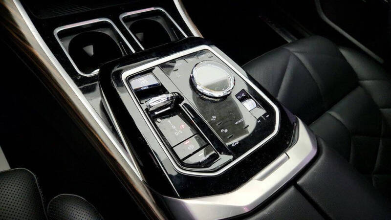 2023 BMW 7 Series 740i