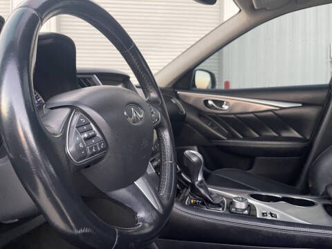 2015 Infiniti Q50 Premium