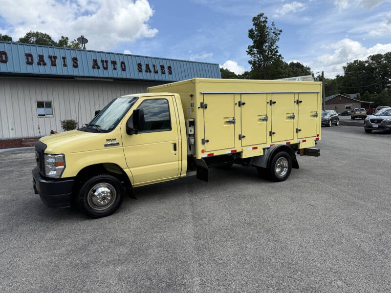 2022 Ford E-Series Cutaway Base's photo