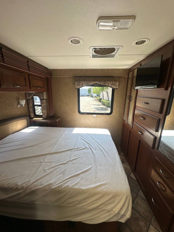 2014 Thor Motor Coach CHATEAU 31L