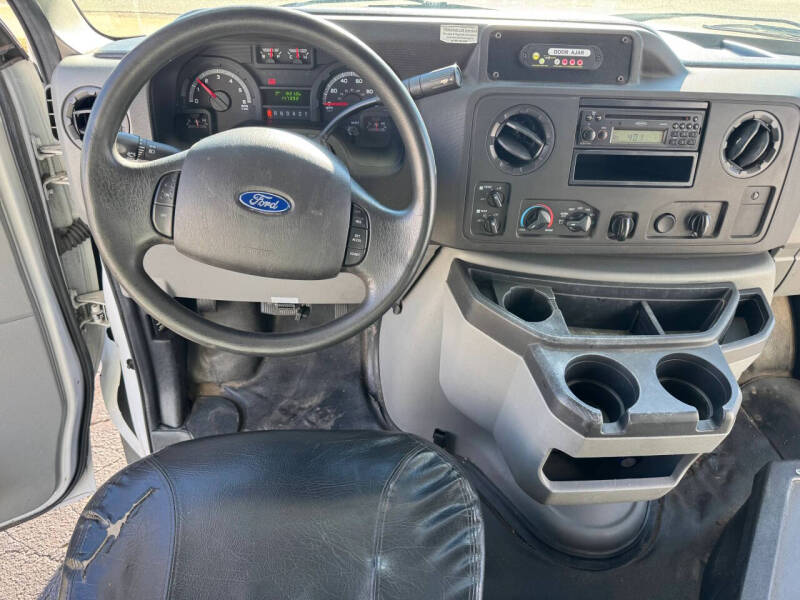 2017 Ford E-Series E-450 SD