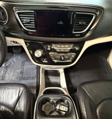 2017 Chrysler Pacifica Touring-L Plus