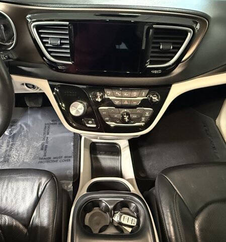 2017 Chrysler Pacifica Touring-L Plus