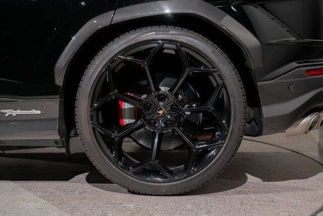 2023 Lamborghini Urus Performante