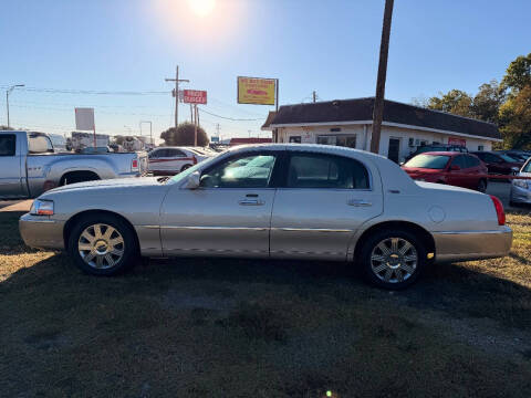 2005 Lincoln Town Car Signature Limited