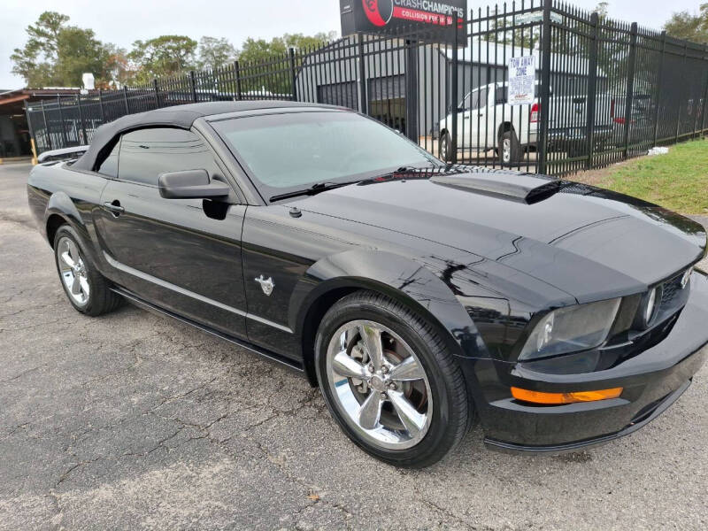 2009 Ford Mustang null photo 2