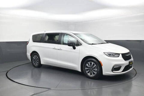 2024 Chrysler Pacifica Plug-In Hybrid Select