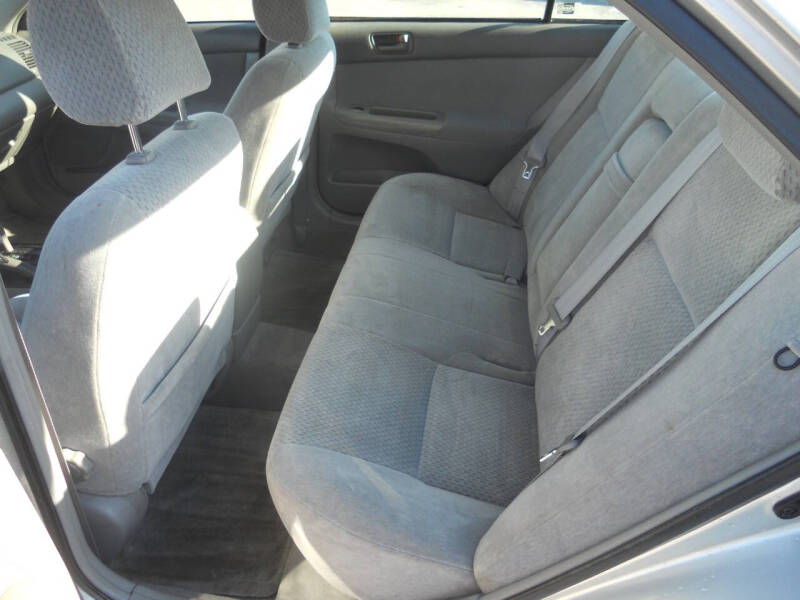 2003 Toyota Camry LE photo 16