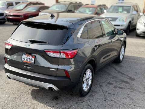 2020 Ford Escape SE