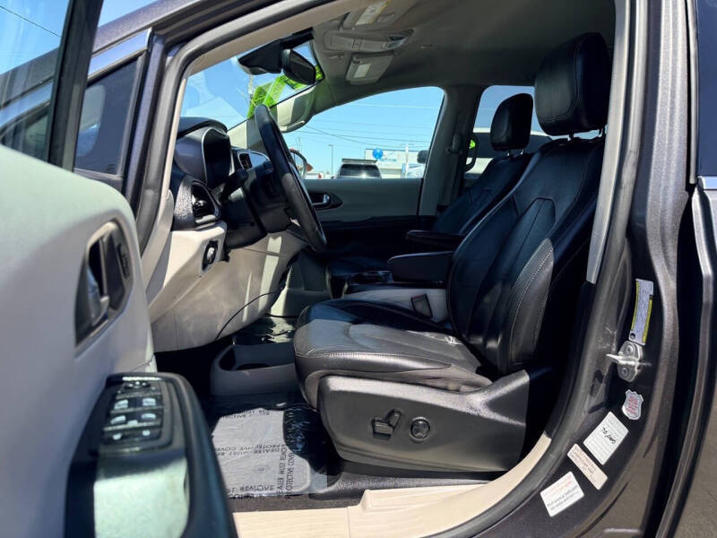 2022 Chrysler Pacifica Touring L
