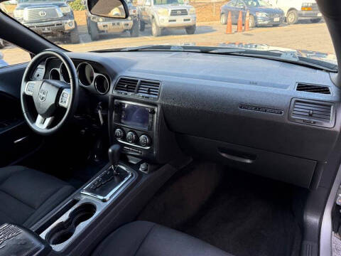 2014 Dodge Challenger SXT