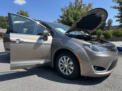 2017 Chrysler Pacifica Touring-L