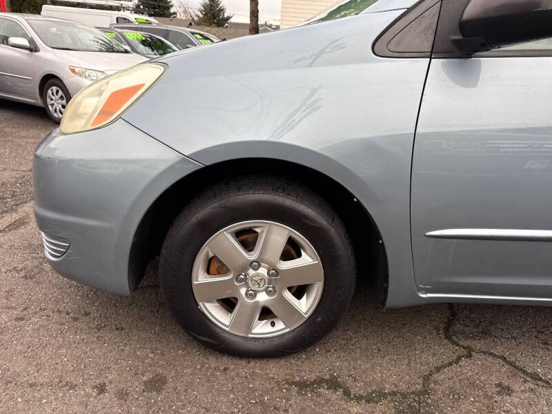 2004 Toyota Sienna LE 7 Passenger