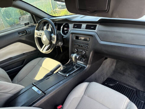 2012 Ford Mustang V6