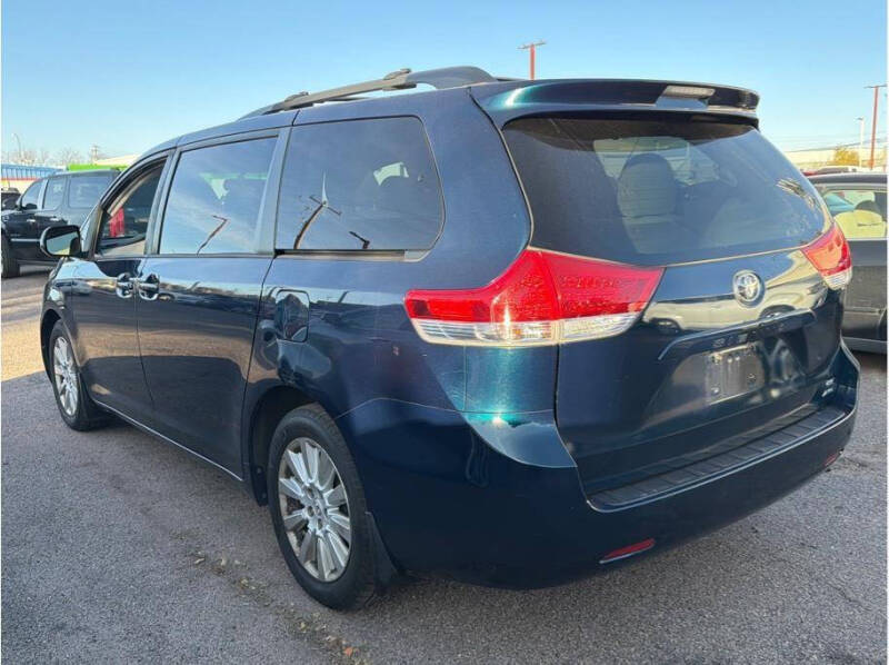 2012 Toyota Sienna LE 7-Passenger