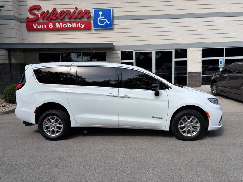 2024 Chrysler Pacifica Touring L
