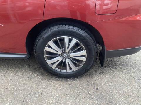 2017 Nissan Pathfinder SL