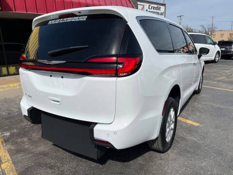 2024 Chrysler Pacifica Touring