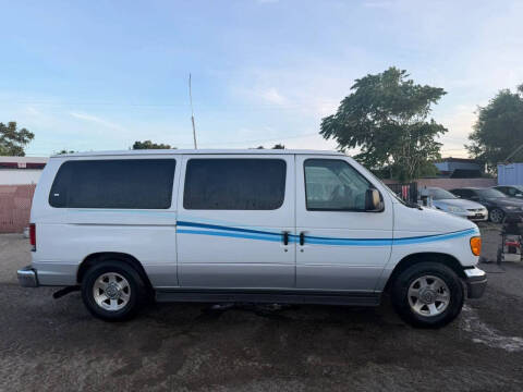 2004 Ford E-Series E-150 Chateau