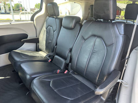 2017 Chrysler Pacifica Touring-L