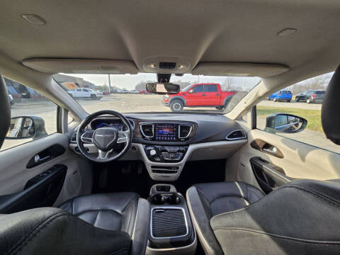2017 Chrysler Pacifica Touring-L Plus