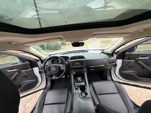 2019 Jaguar F-PACE 25t Premium