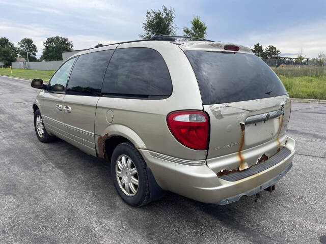 2005 Chrysler Town and Country for sale at Twin Cities Auctions in Elk River, MN