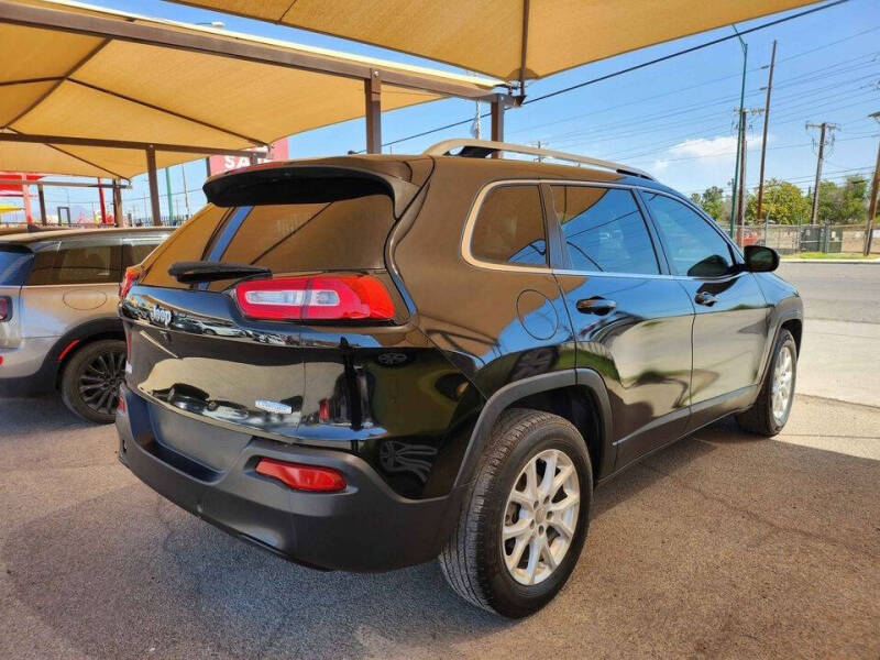 2018 Jeep Cherokee null photo 8