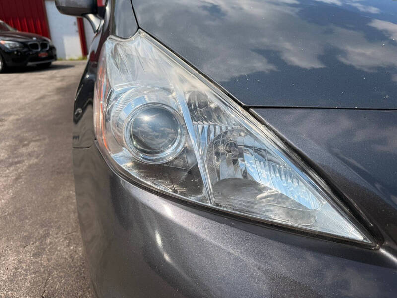2013 Toyota Prius v Two