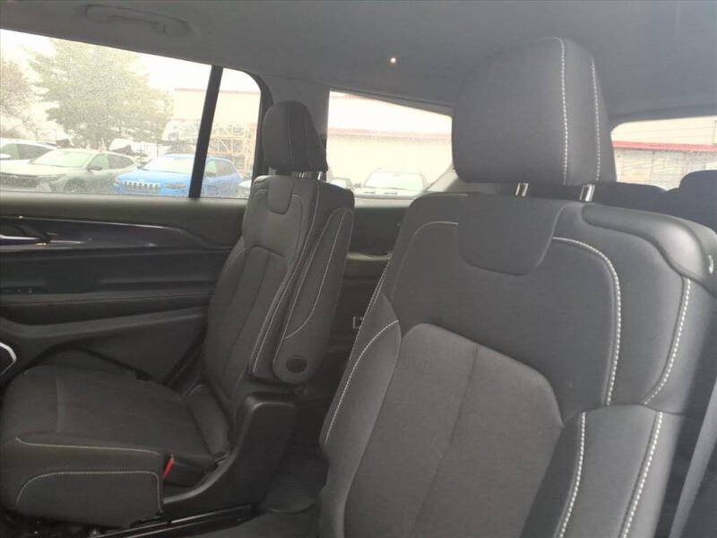 2022 Jeep Grand Cherokee L Laredo