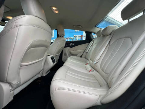 2016 Chrysler 200 Limited Platinum