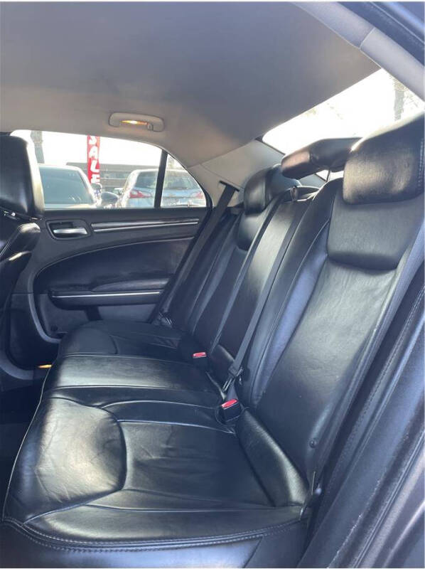 2016 Chrysler 300