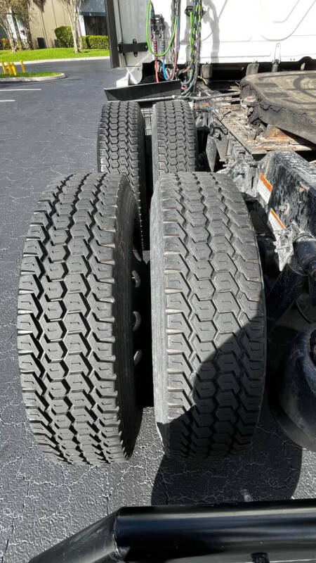 2020 Freightliner Cascadia