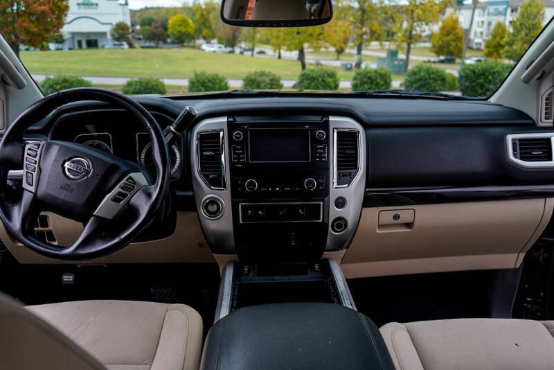 2017 Nissan Titan SV