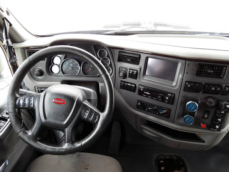 2015 Peterbilt 587