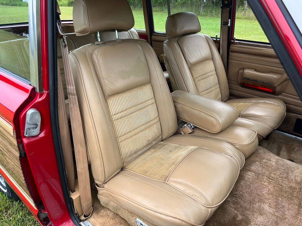 1987 Jeep Grand Wagoneer 35