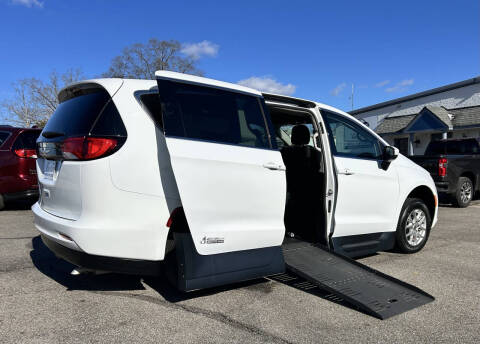 2022 Chrysler Voyager LX