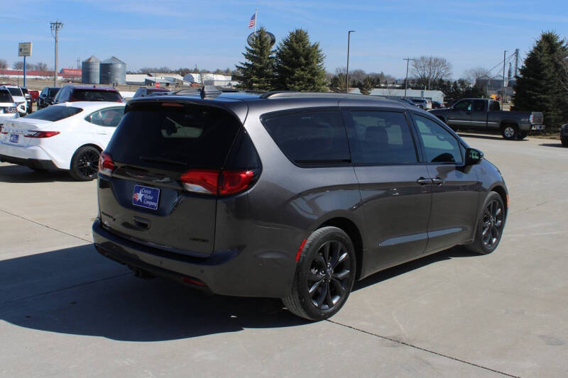 2020 Chrysler Pacifica Limited Red S