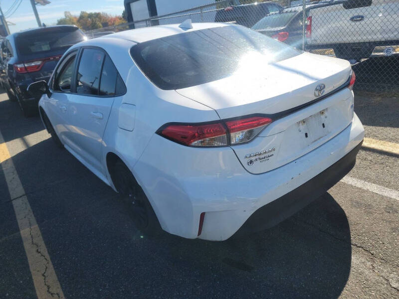 2024 Toyota Corolla LE's photo