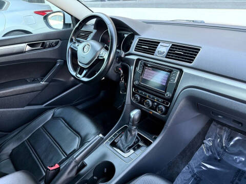 2017 Volkswagen Passat 1.8T R-Line