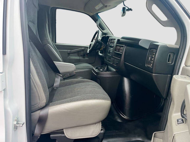 2024 GMC Savana 2500