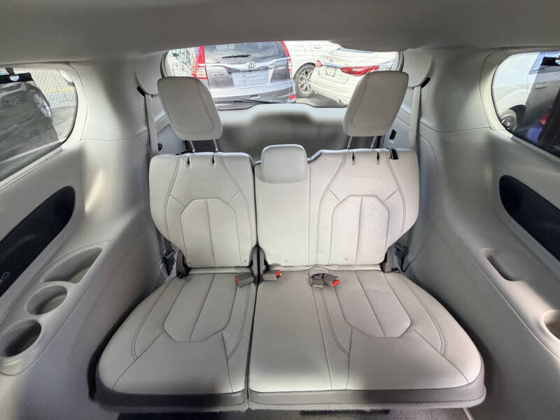 2017 Chrysler Pacifica Touring-L