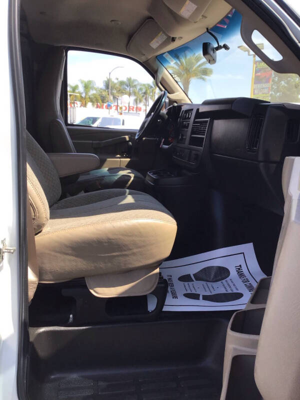 2023 Chevrolet Express 2500