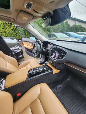 2016 Volvo XC90 T6 Momentum