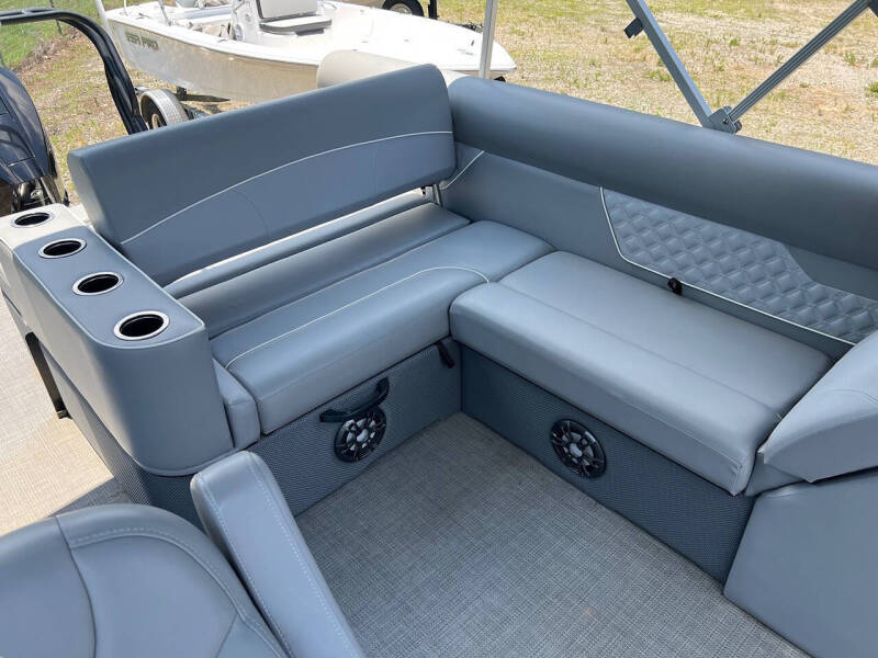 2022 Crest Pontoon Classic DLX 220 SLRC