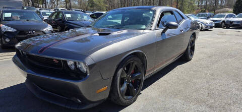 2013 Dodge Challenger for sale at GEORGIA AUTO DEALER LLC in Buford GA