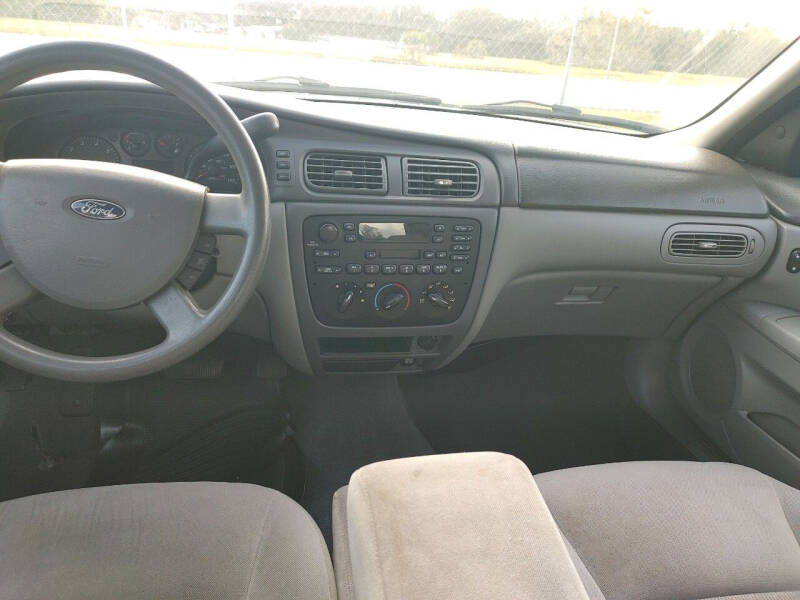 2006 Ford Taurus SE