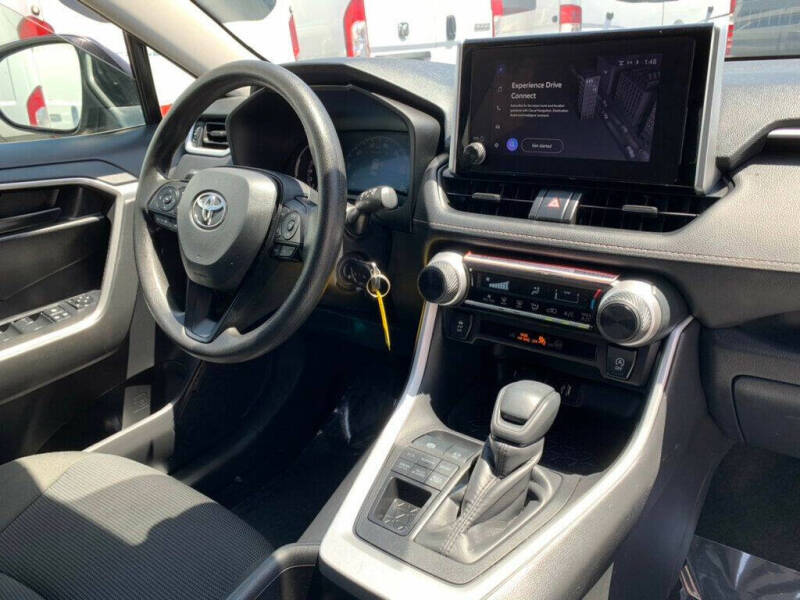 2025 Toyota RAV4 LE